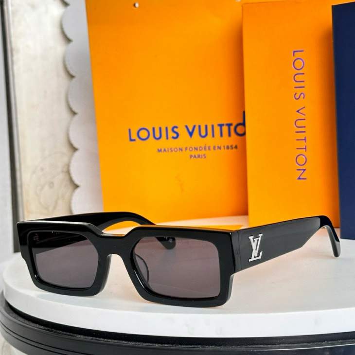 Picture of Louis Vuitton Sunglasses _SKUfw77644605fw